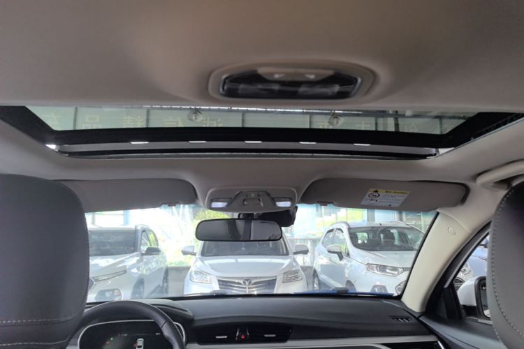 GEELY Emgrand 2019 imagen de coche #18