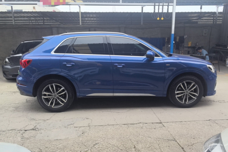 Audi Q3 2021 car image #6