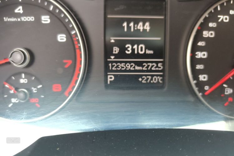 Audi Q3 2015 car image #14