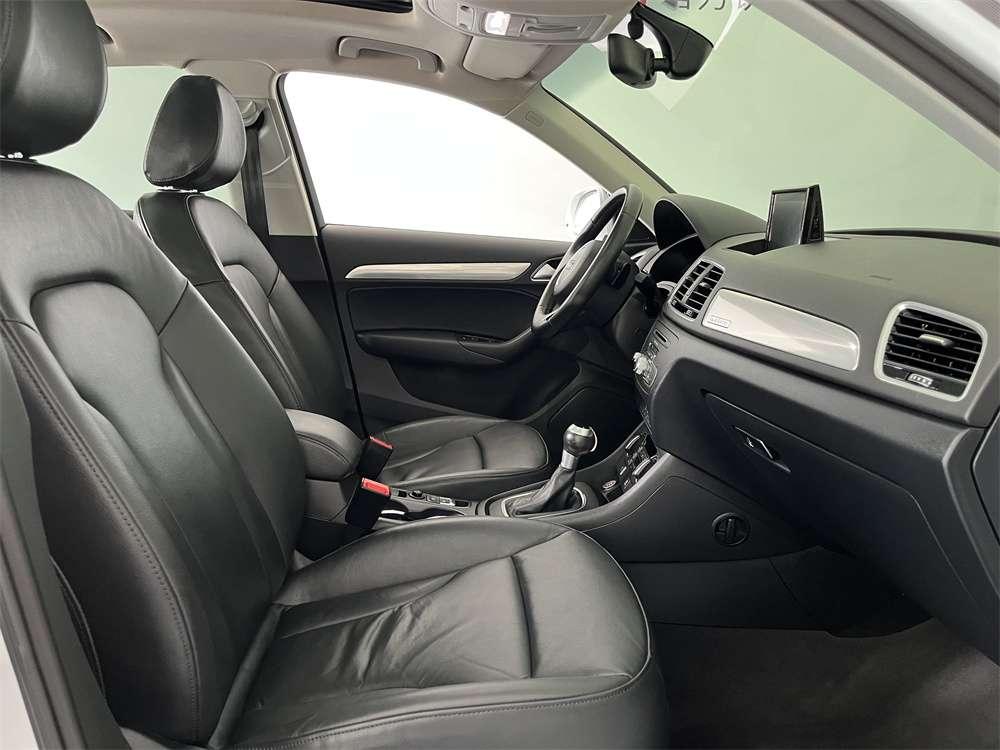 Audi Q3 2017 car image #11