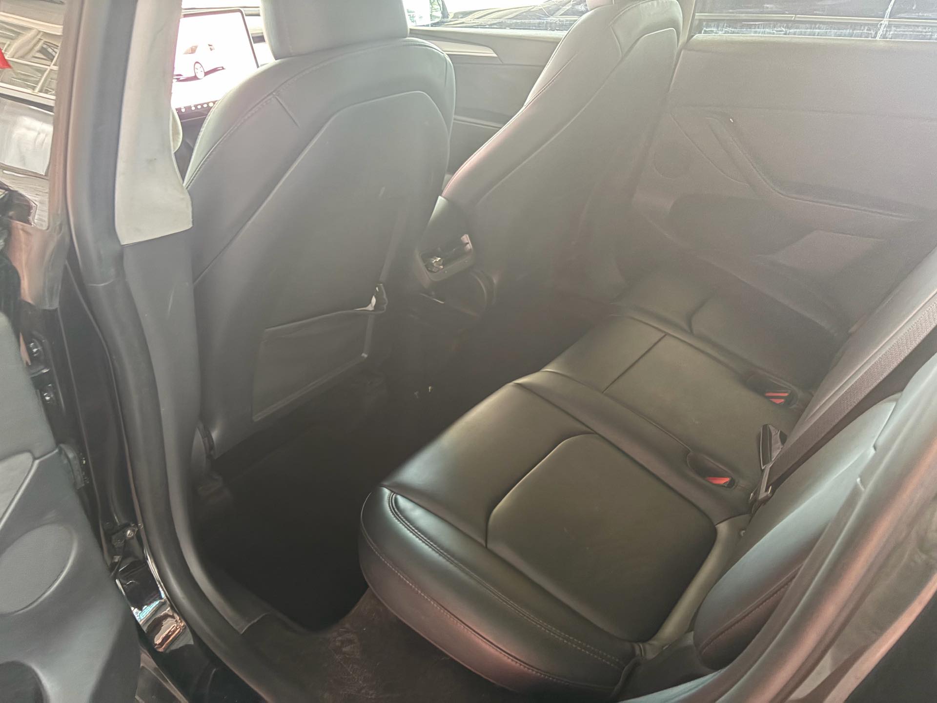 Tesla Model Y 2023 car image #4