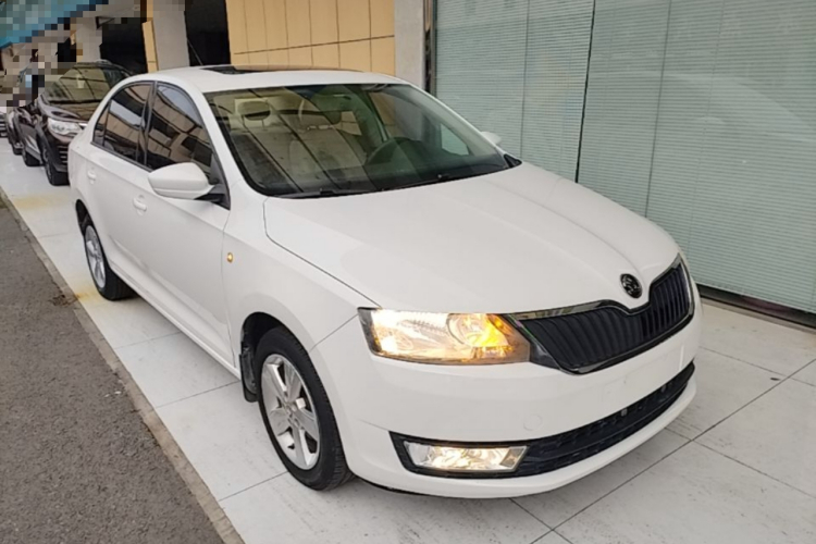 Skoda Rapid 2015 #4 Skoda Rapid 2015 car image #4
