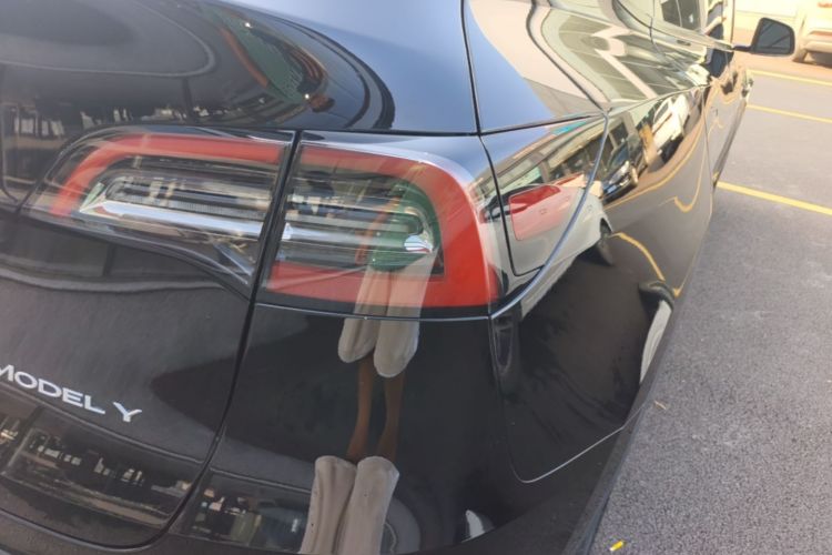 Tesla Model Y 2022 #8 Tesla Model Y 2022 car image #8