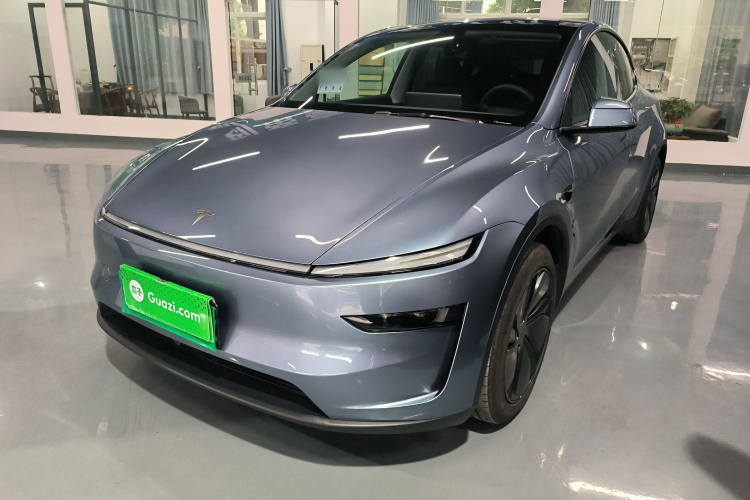 Tesla Model Y 2025 #2 Tesla Model Y 2025 car image #2