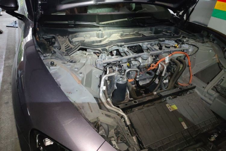 MI SU7 2024 immagine di auto #28