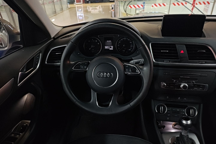 Audi Q3 2019 #11 Audi Q3 2019 car image #11
