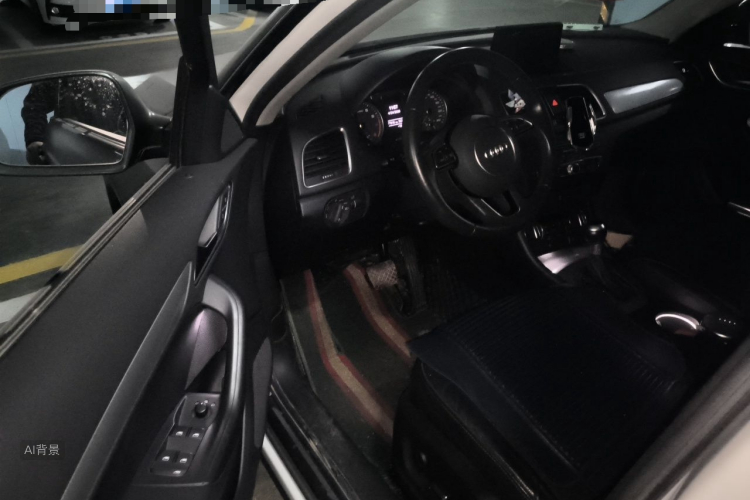 Audi Q3 2019 car image #18