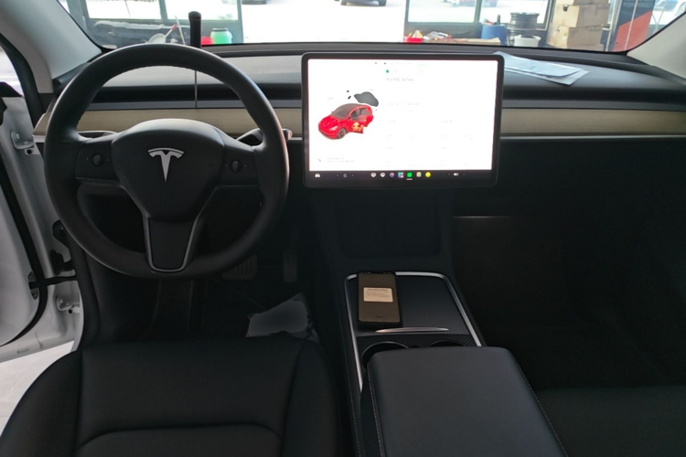 Tesla Model Y 2023 #10 Tesla Model Y 2023 car image #10