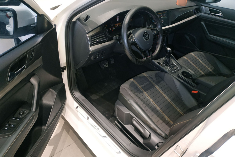 Volkswagen Lavida 2022 car image #16
