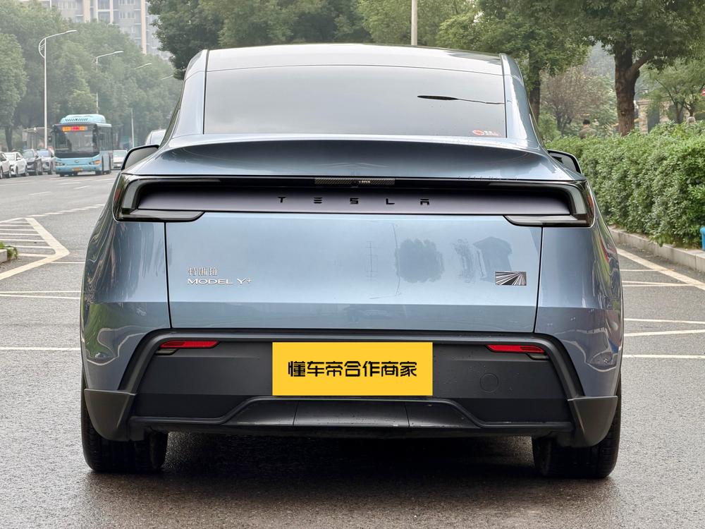 Tesla Model Y 2026 #5 Tesla Model Y 2026 صورة سيارة #5