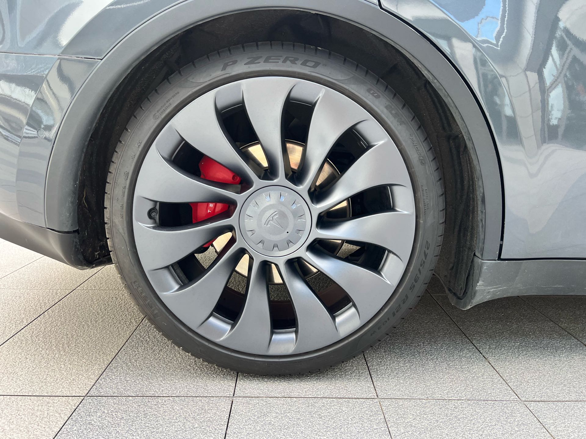 Tesla Model Y 2023 car image #13