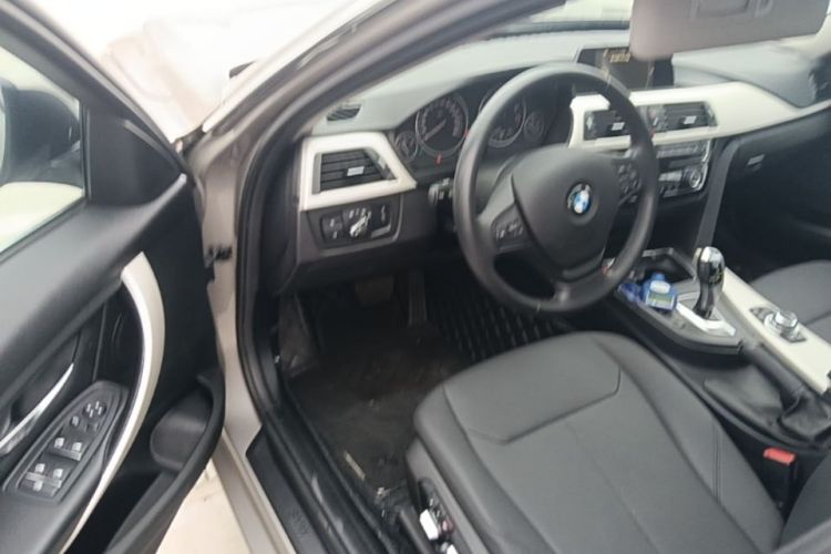 BMW 3 Series 2015 car image #16