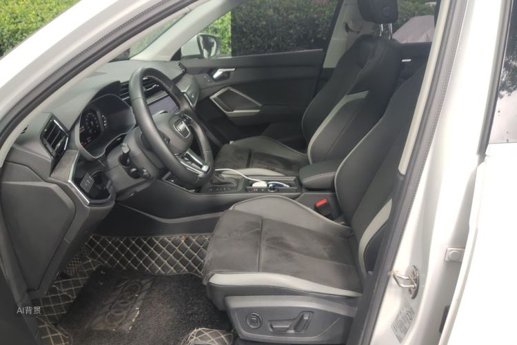 Audi Q3 2020 car image #17