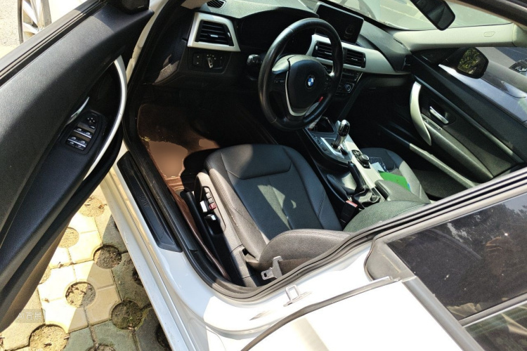 BMW 3 Series GT 2017 imagen de coche #18