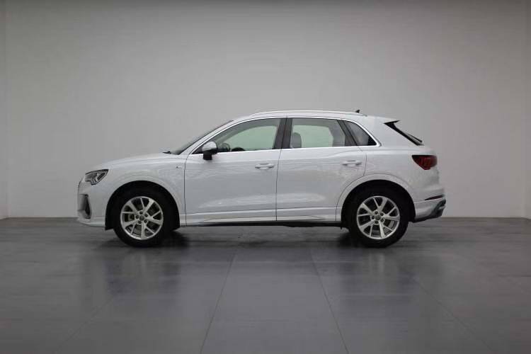 Audi Q3 2019 car image #3