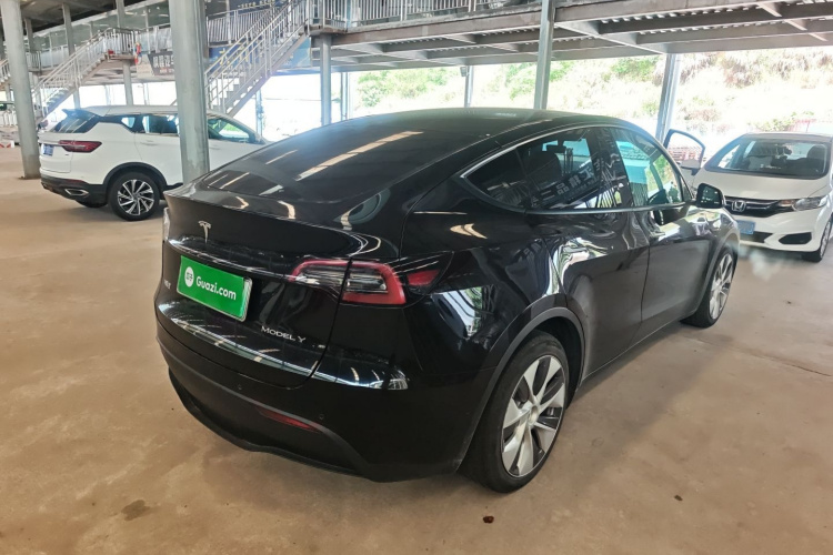 Tesla Model Y 2022 car image #7