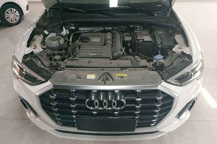 Audi Q3 2021 car image #20