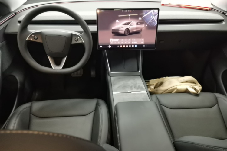 Tesla Model Y 2025 #10 Tesla Model Y 2025 car image #10