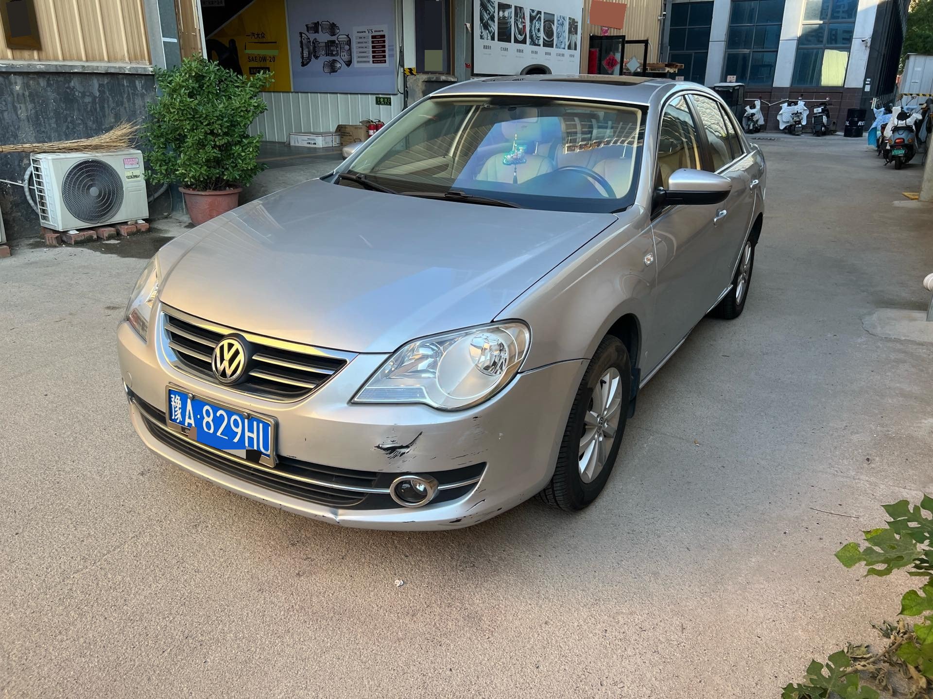 Volkswagen Bora 2011 car image 