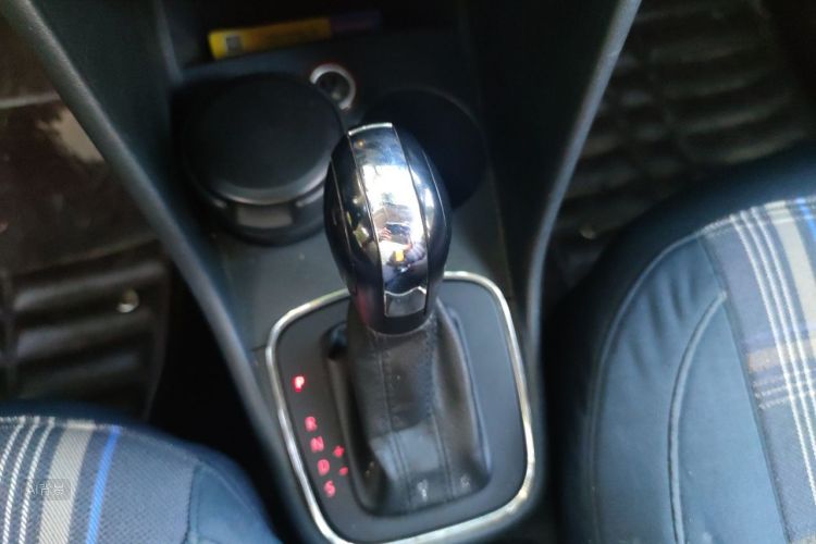 Volkswagen Polo 2016 car image #16