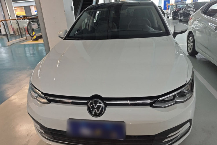 Volkswagen Golf 2023 car image #3