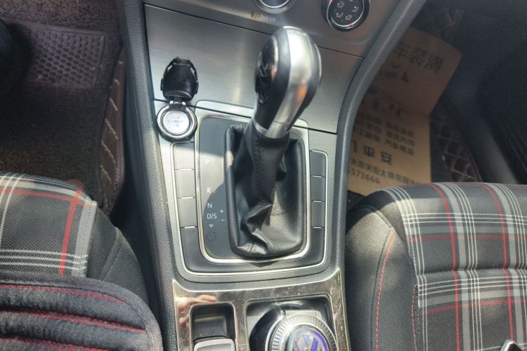 Volkswagen Golf 2016 car image #14