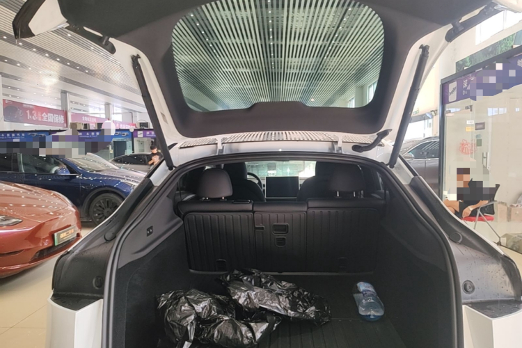 Tesla Model Y 2026 car image #19