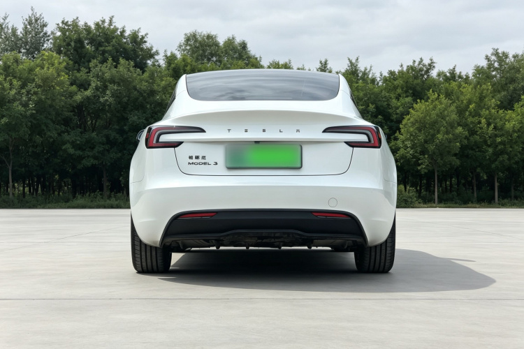 Tesla Model 3 2026 immagine di auto #6
