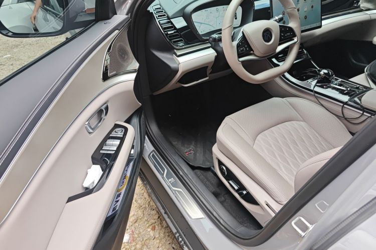 BYD Han 2025 car image #9