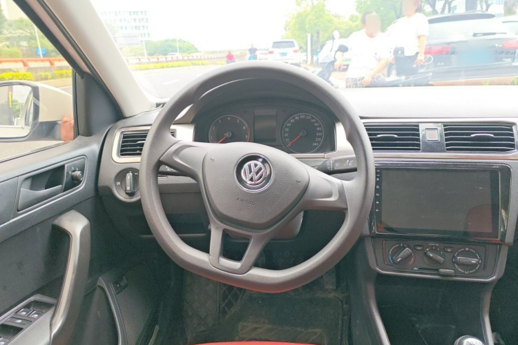 Volkswagen Santana 2017 car image #11