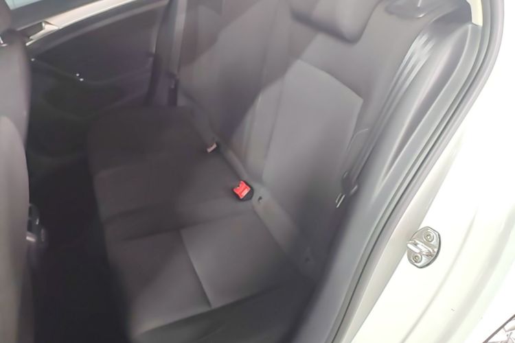 Volkswagen Golf 2019 car image #17