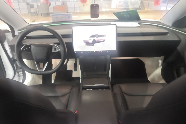 Tesla Model 3 2024 car image #11