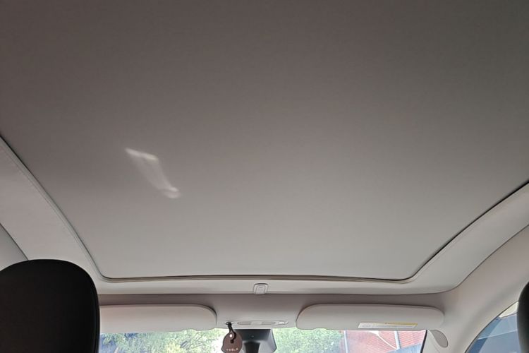 Tesla Model Y 2024 car image #18