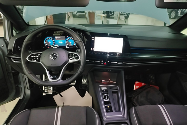 Volkswagen Golf 2021 car image #10