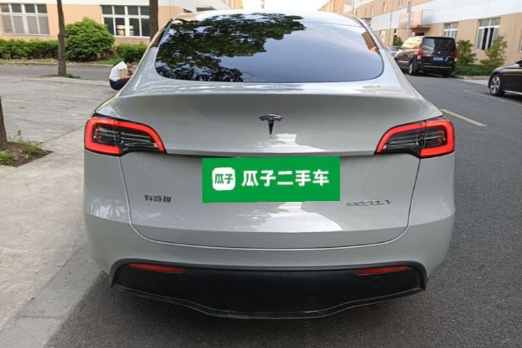 Tesla Model Y 2023 #6 Tesla Model Y 2023 car image #6