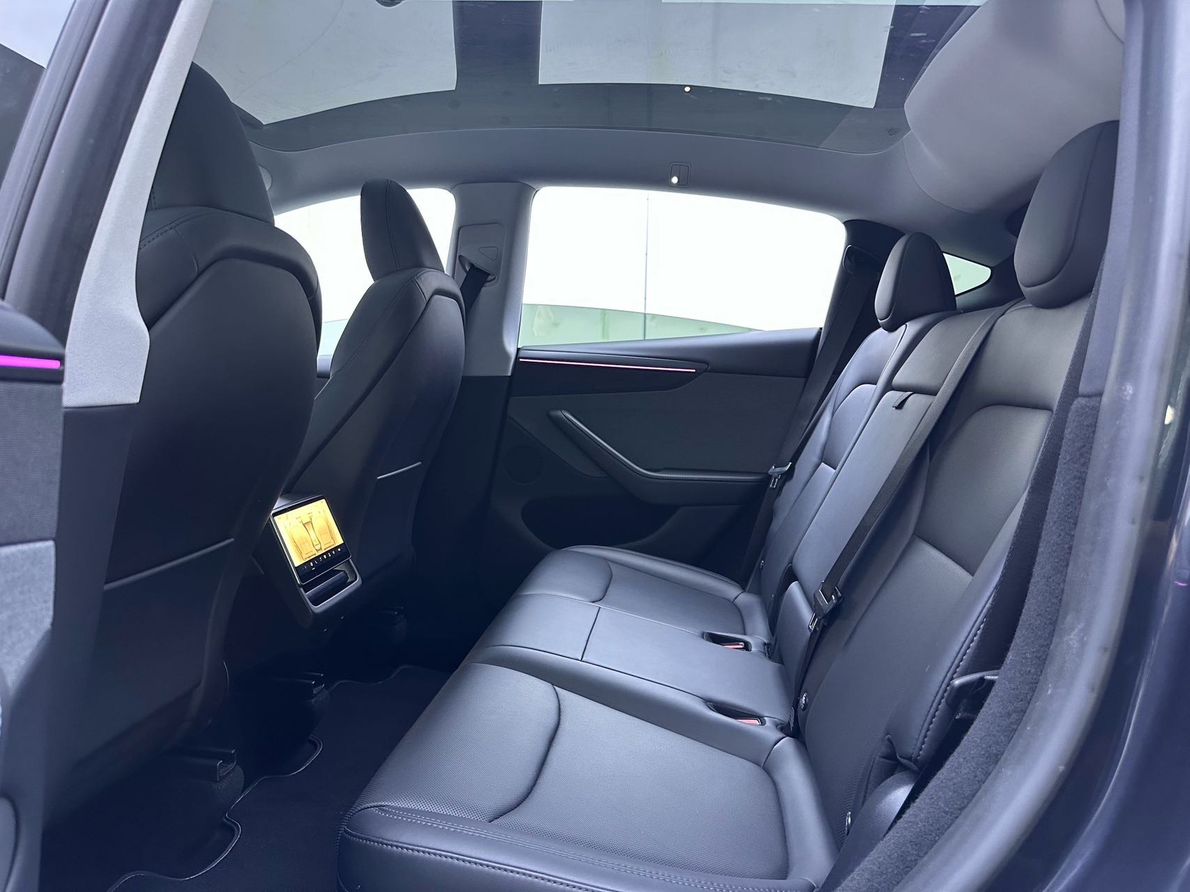 Tesla Model Y 2025 immagine di auto #8