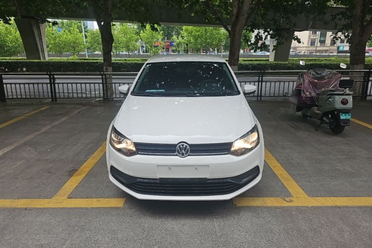 Volkswagen Polo 2017 car image #3