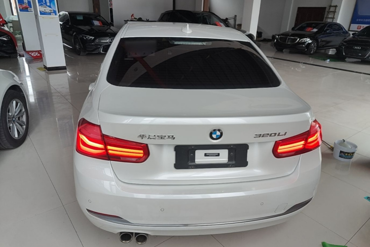 BMW 3 Series 2019 #6 BMW 3 Series 2019 car image #6