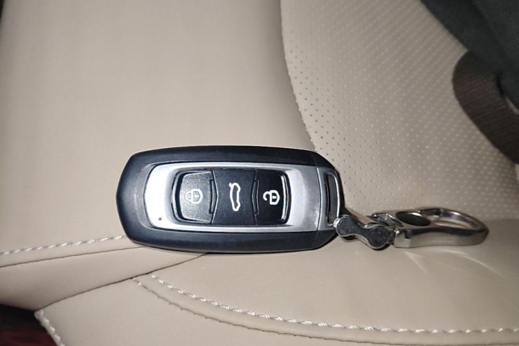 GEELY Emgrand 2019 #9 GEELY Emgrand 2019 car image #9