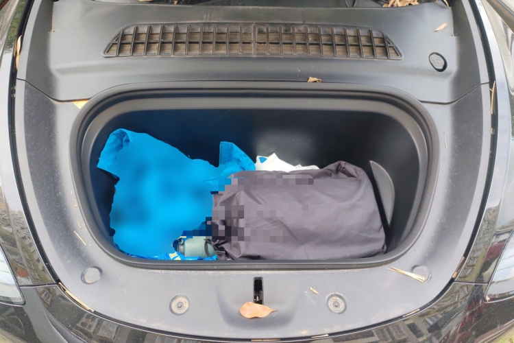 Tesla Model Y 2023 car image #18