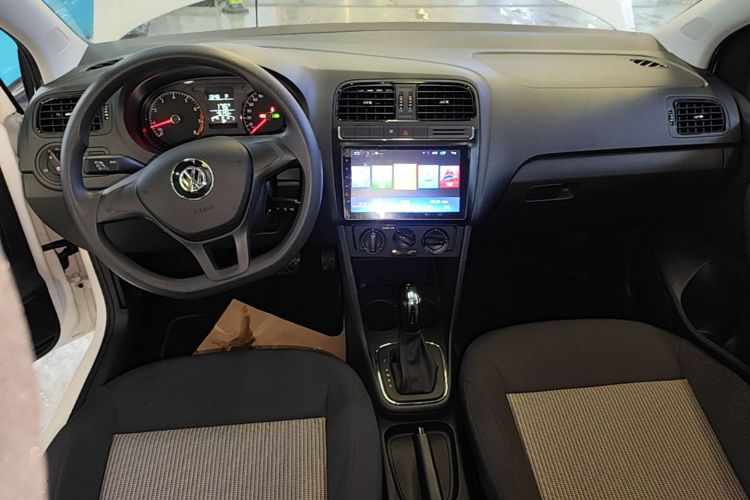Volkswagen Polo 2017 car image #13
