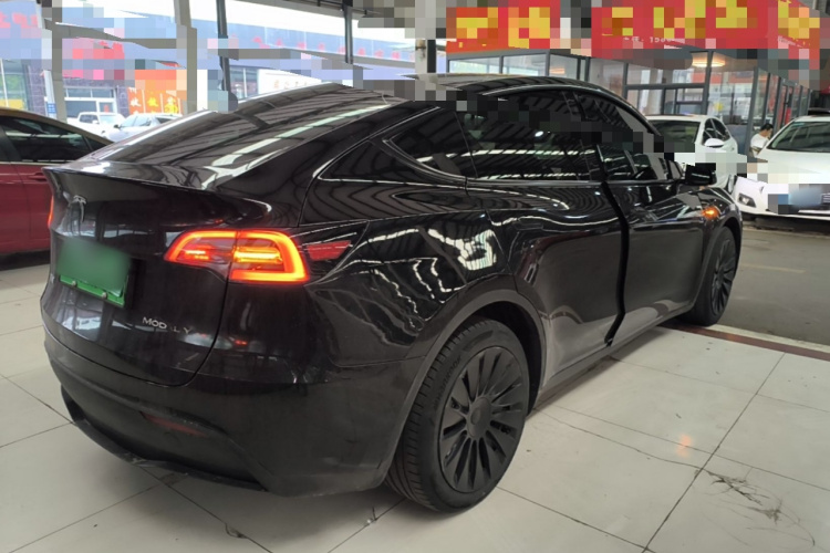 Tesla Model Y 2022 car image #5