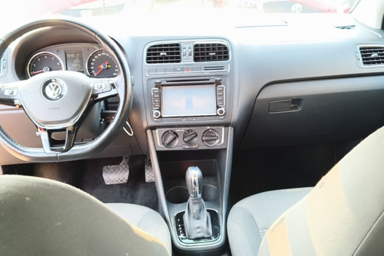 Volkswagen Polo 2016 car image #10