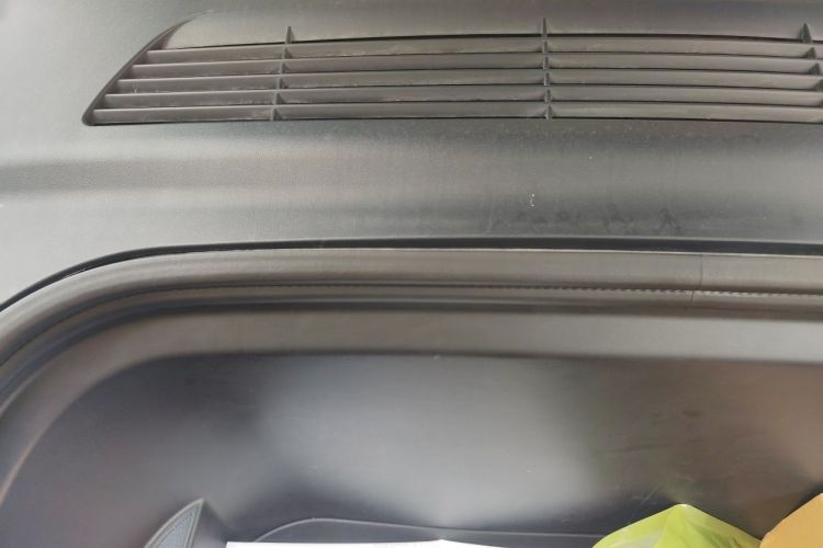 Tesla Model Y 2024 immagine di auto #24