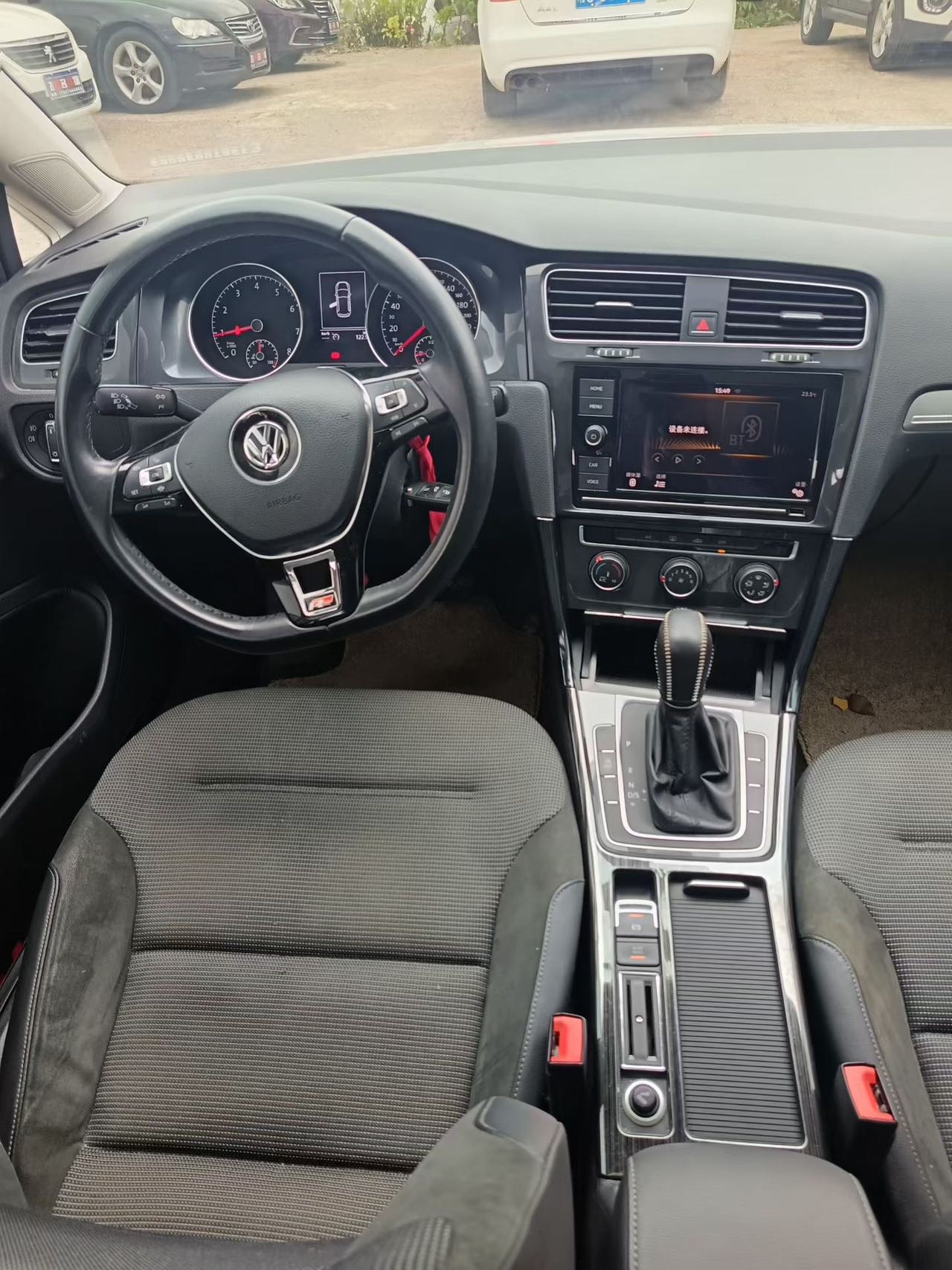 Volkswagen Golf 2019 car image #7
