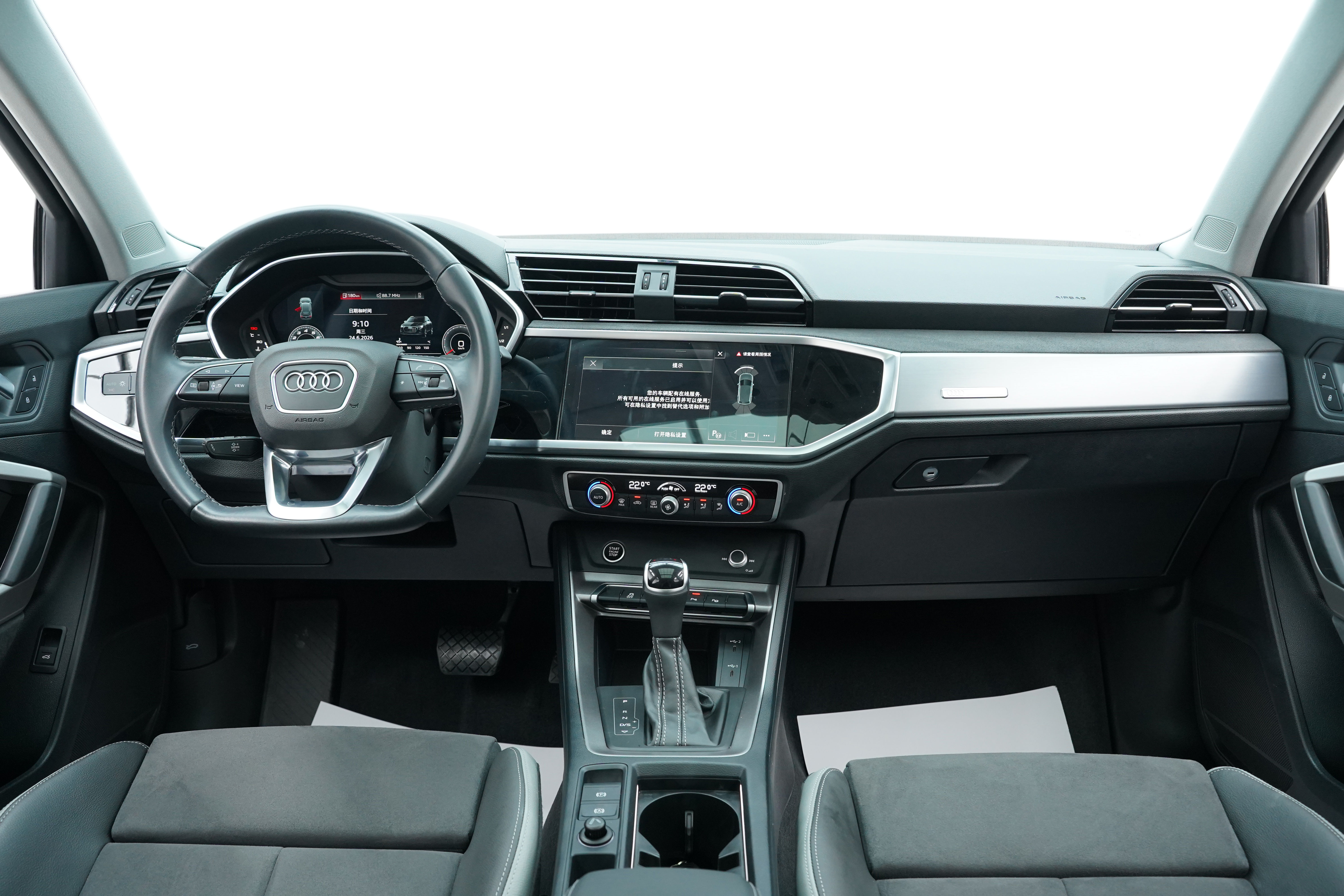 Audi Q3 2022 car image #4
