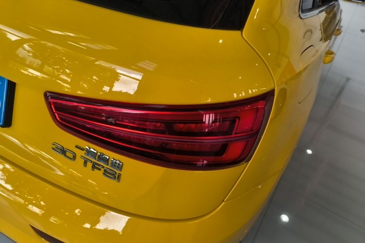 Audi Q3 2016 car image #8