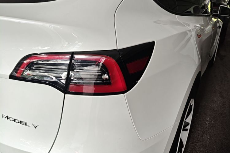 Tesla Model Y 2024 #4 Tesla Model Y 2024 car image #4