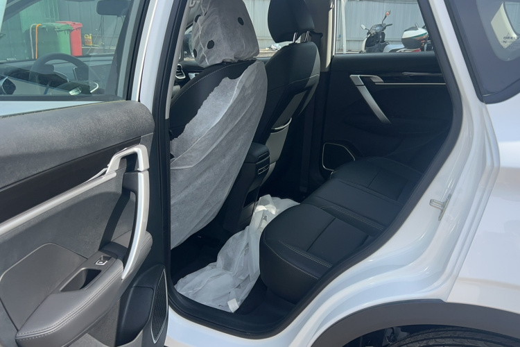 GEELY Coolray 2026 #9 GEELY Coolray 2026 car image #9
