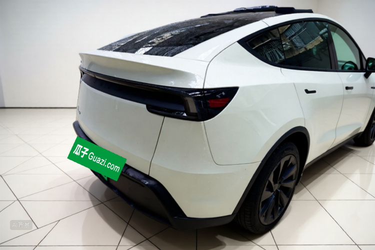 Tesla Model Y 2025 car image #7